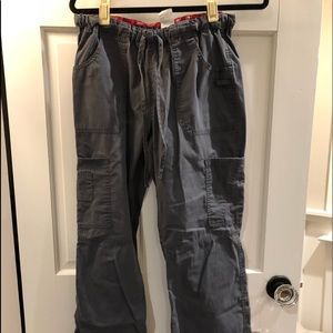 Women’s Cargo Scrub pants MEDIUM